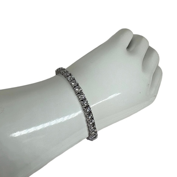 Luxurious Tennis Bracelet - Cubic Zirconia - Picture 4 of 5